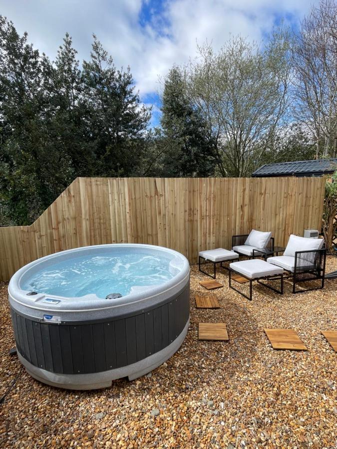 Dee Lodge With Private Hot Tub Llangollen Exteriér fotografie